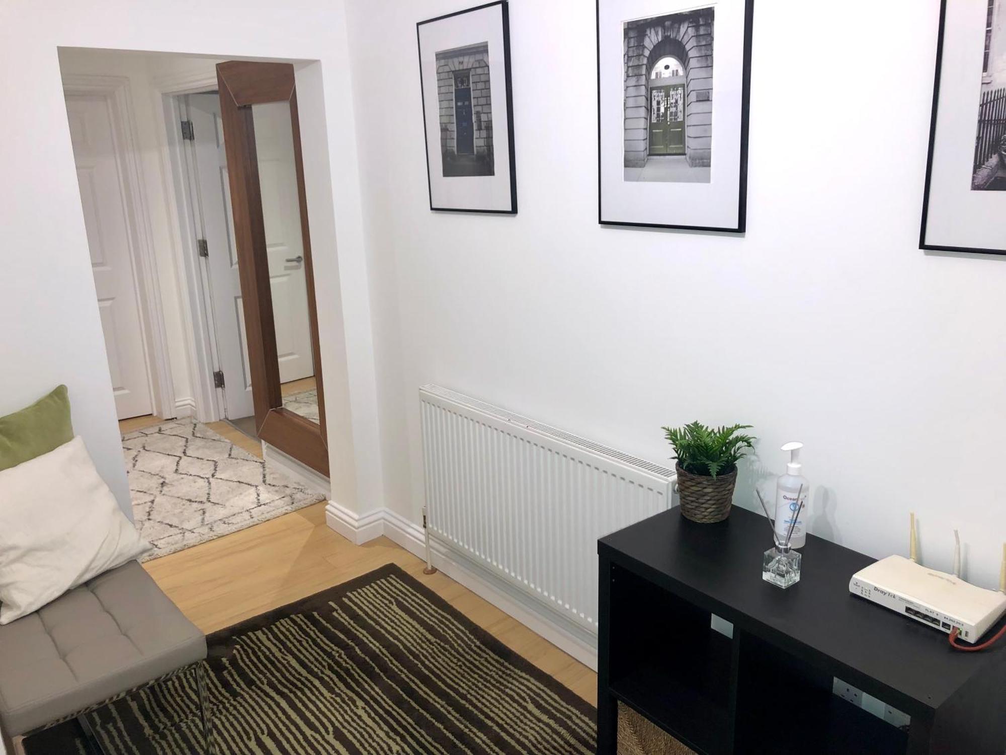 באת' Superbly Located 2 Bedroom Luxury Apartment מראה חיצוני תמונה