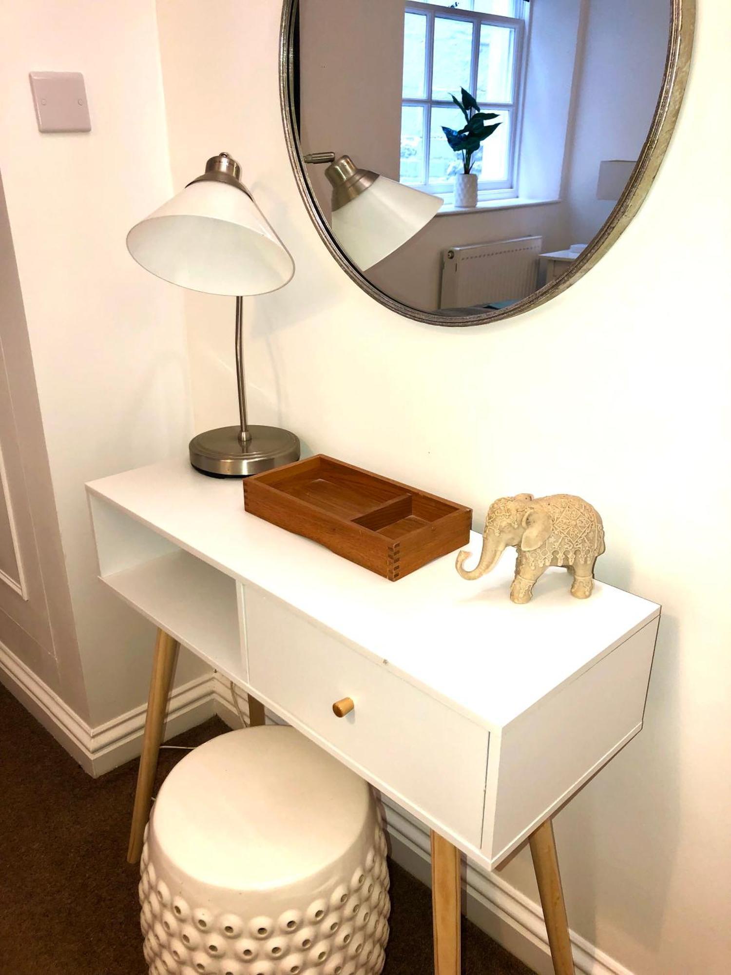 באת' Superbly Located 2 Bedroom Luxury Apartment מראה חיצוני תמונה