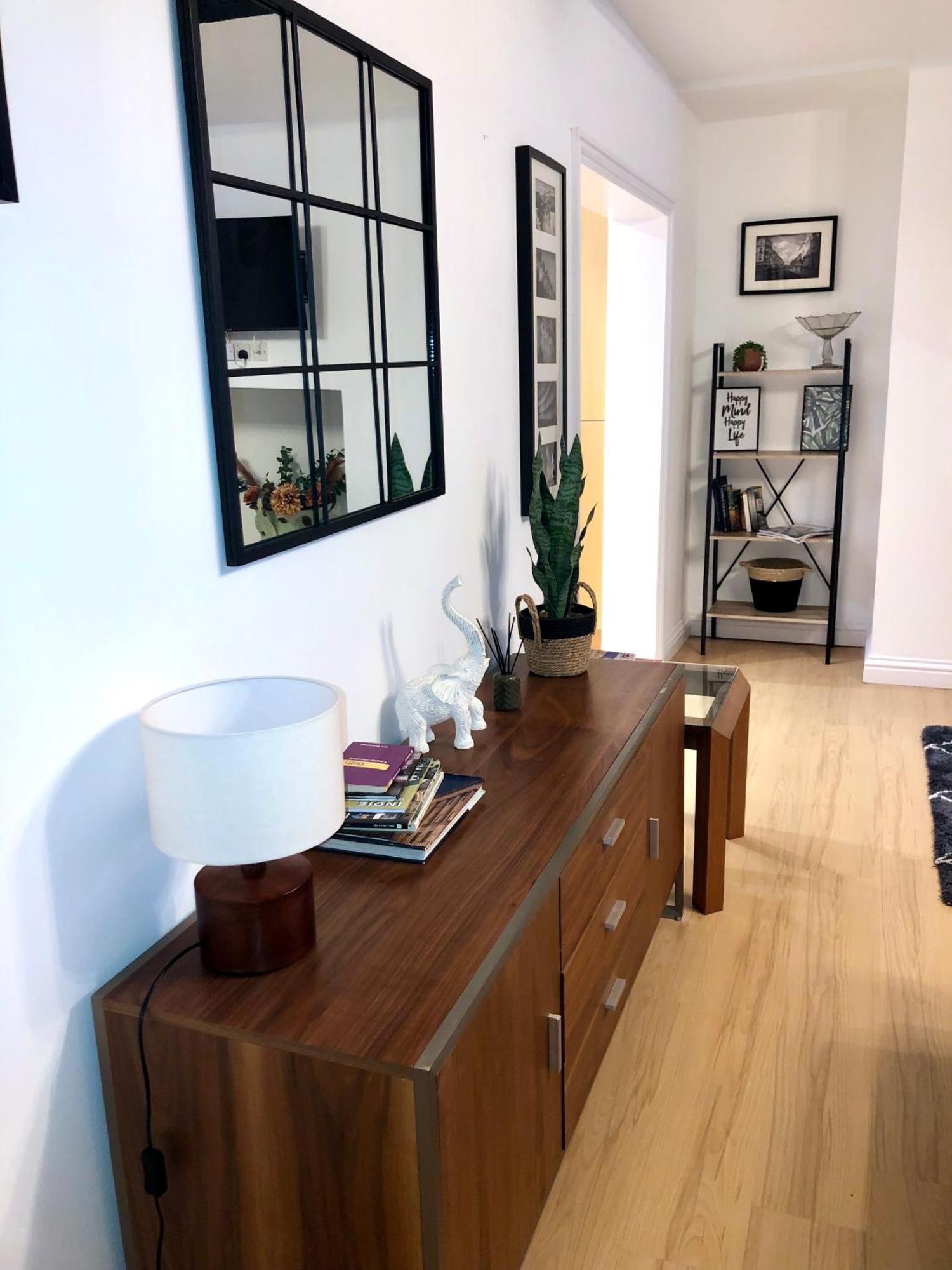 באת' Superbly Located 2 Bedroom Luxury Apartment מראה חיצוני תמונה